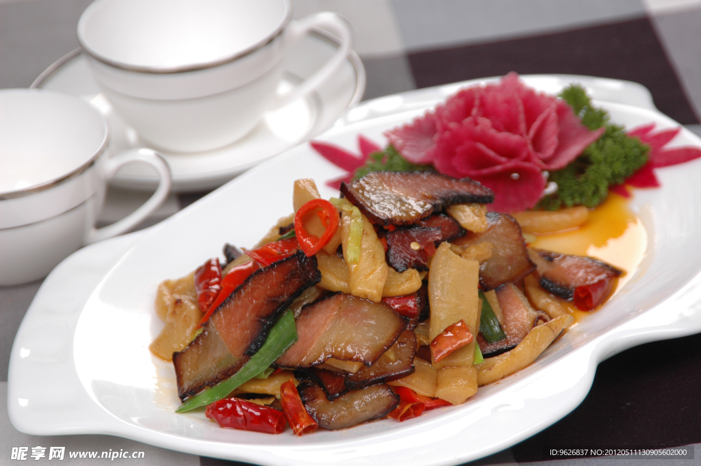 萝卜干腊肉