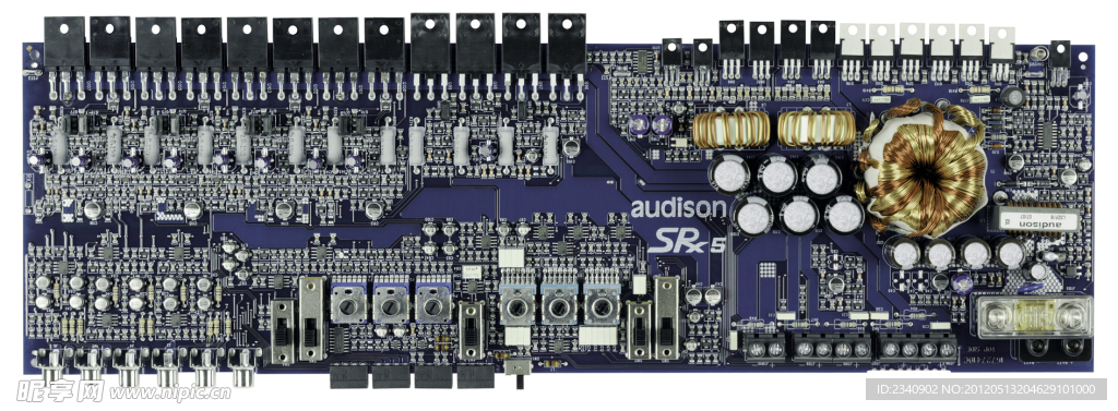 进口汽车功放电路板特写