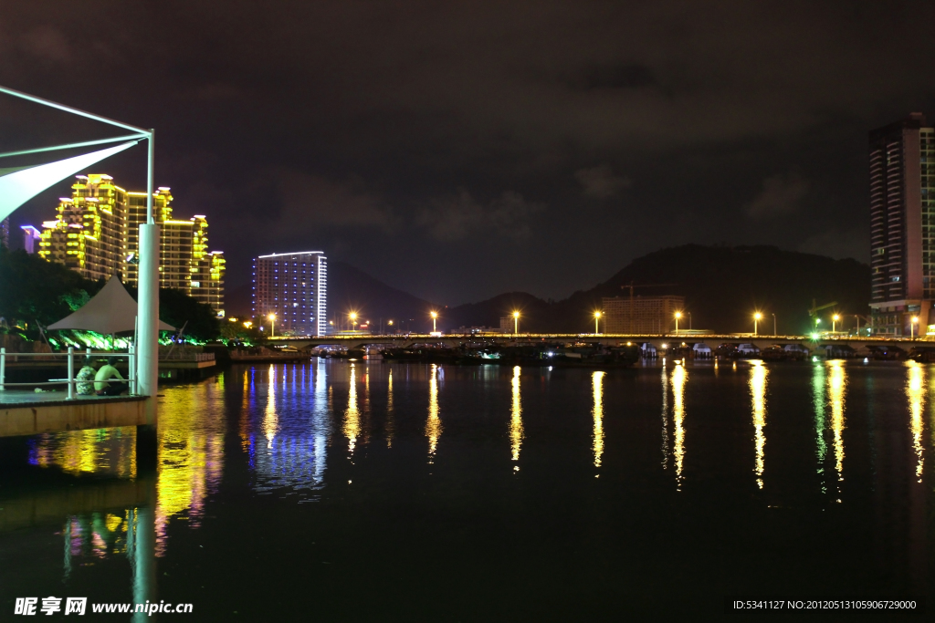 夜景三亚河