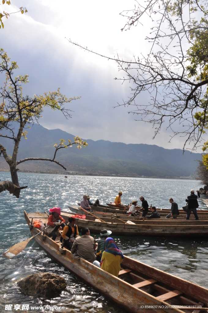 泸沽湖划船