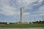 新北川地震纪念广场雕塑背面广角横构图