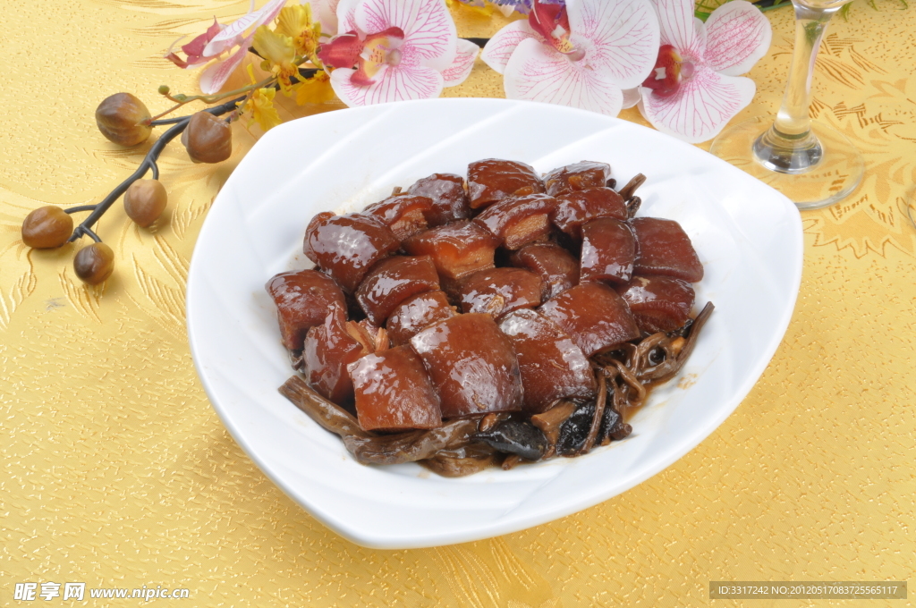 茶树菇焖家猪肉