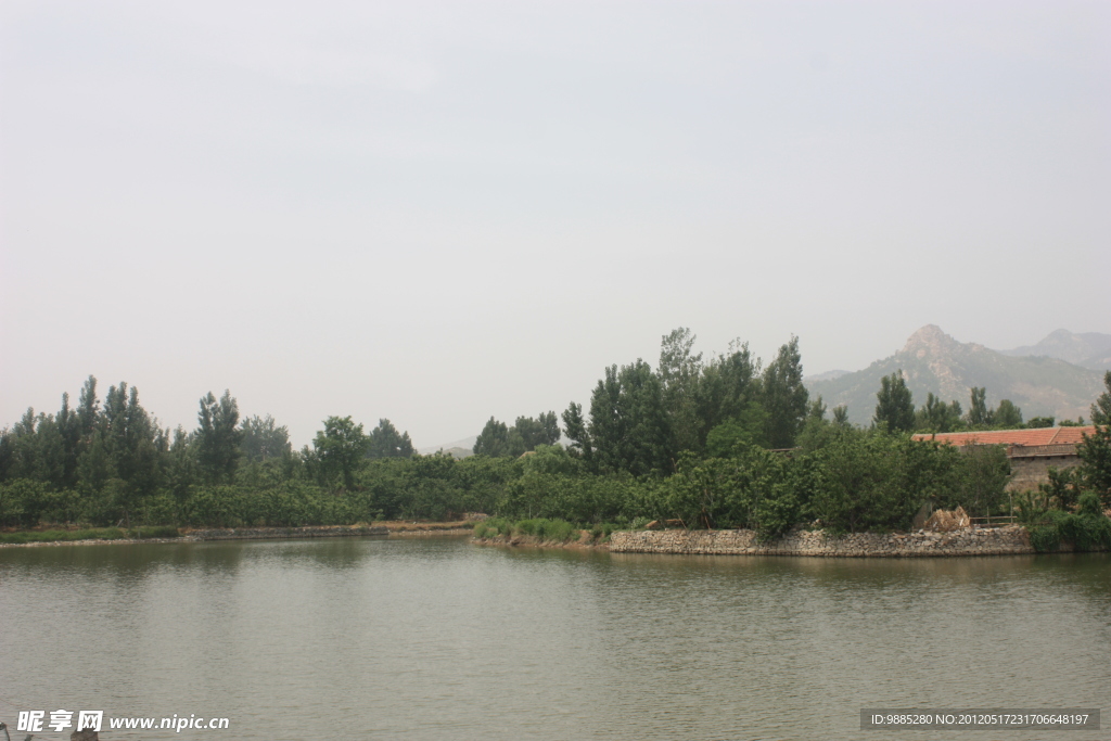 湖中美景