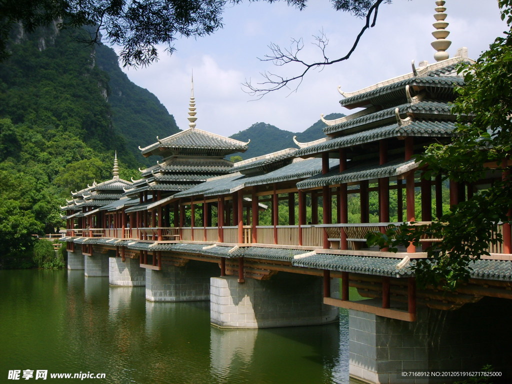 广西柳州大龙潭公园风雨桥