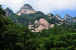 裸出的山锥