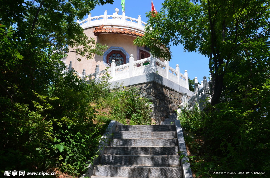山顶的雕像