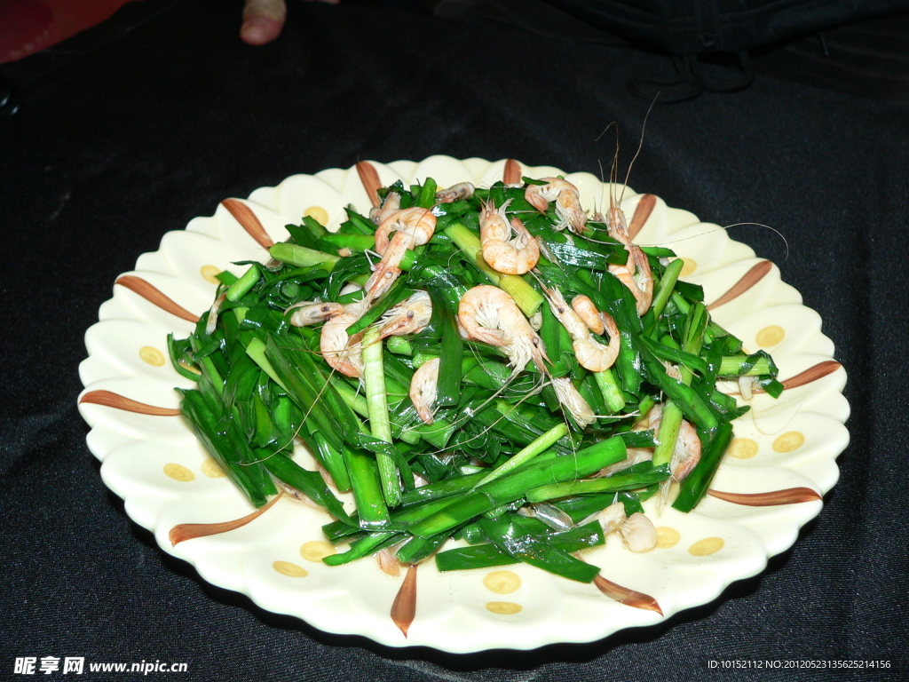 【春天里】鲜虾炒韭菜---海鲜加地鲜，鲜死你！！