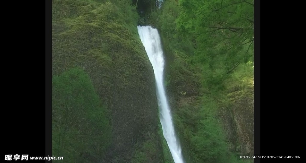 山泉溪水瀑布