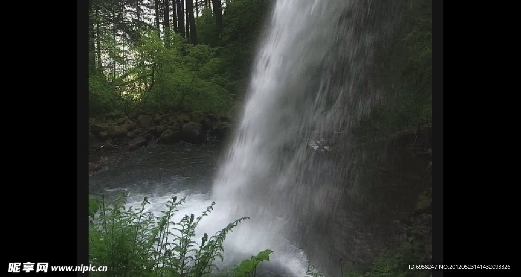 山泉溪水瀑布