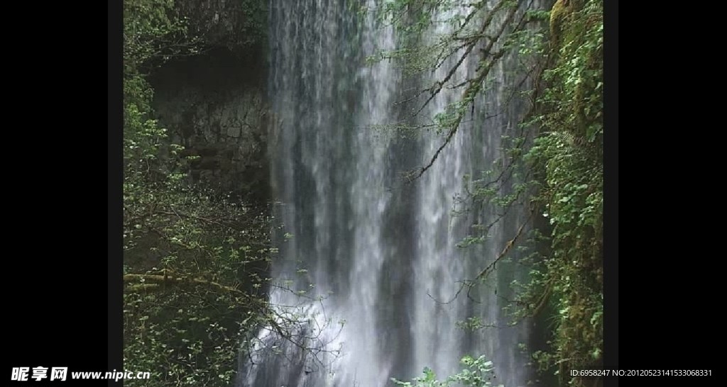 山泉溪水瀑布