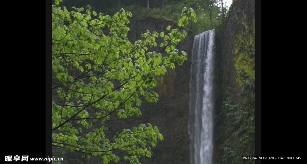 山泉溪水瀑布