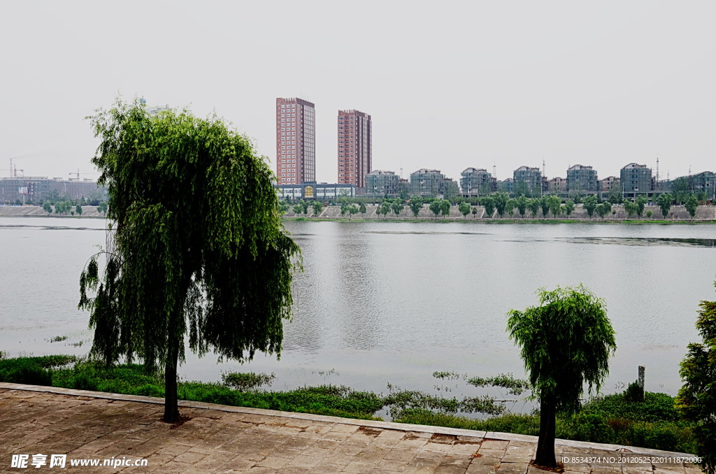 内河两岸