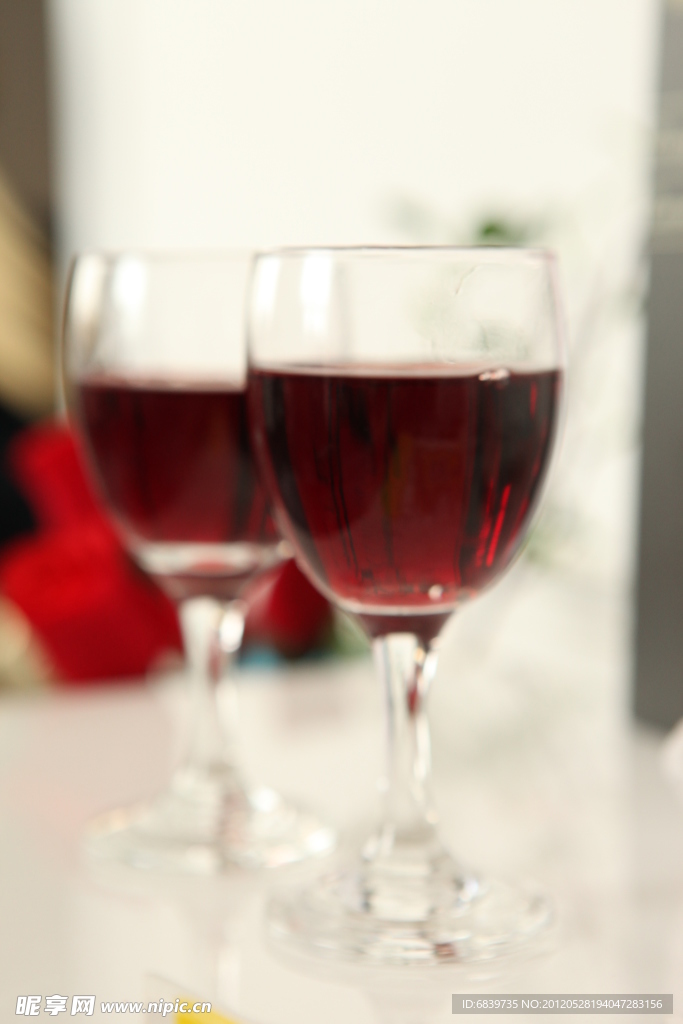 红酒高脚杯