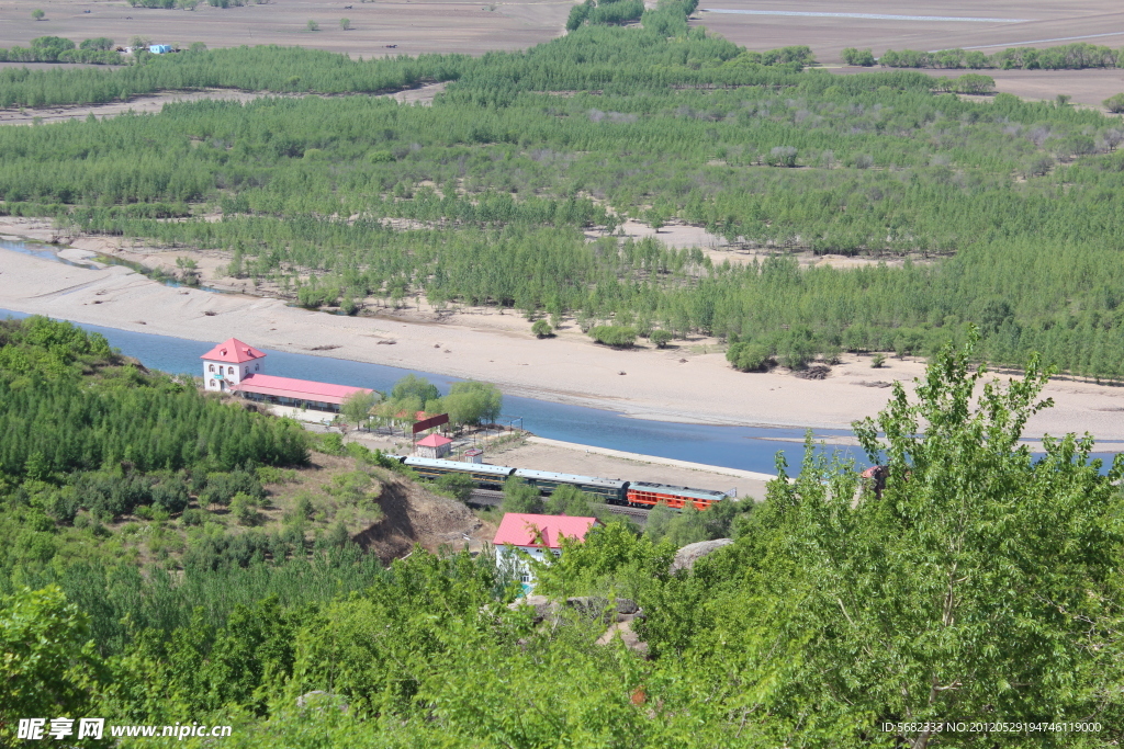 雅鲁河畔