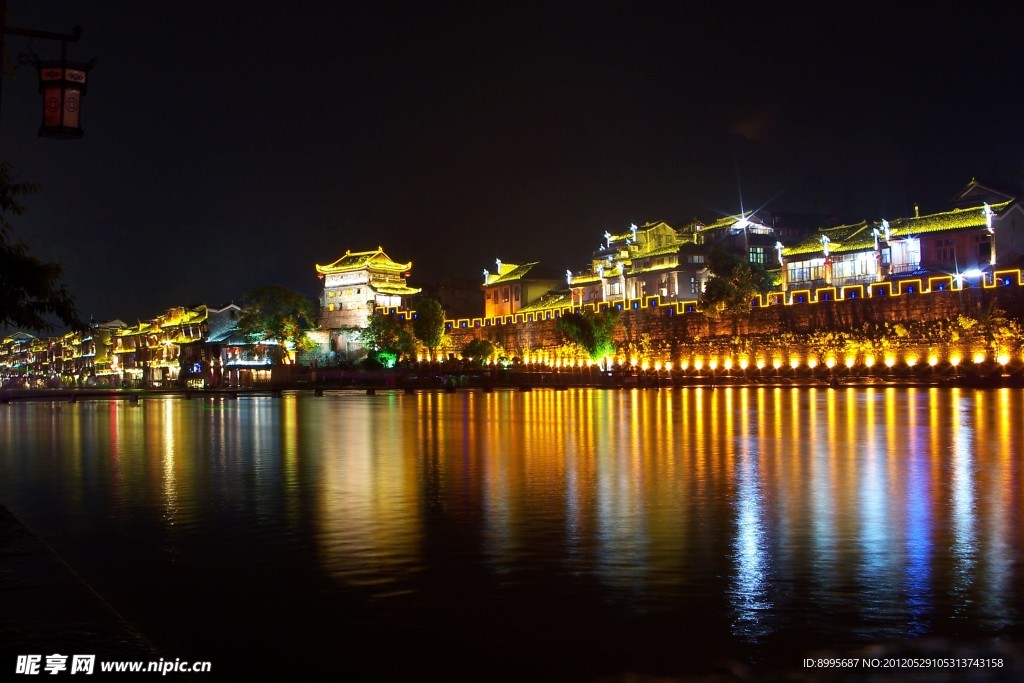 河边夜景