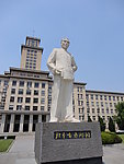 南开大学 主楼总理像