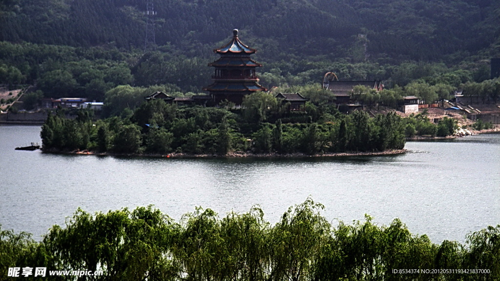 悠然的湖
