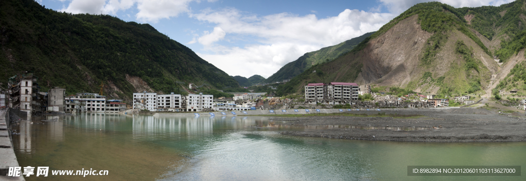 北川地震遗址老城区全景片