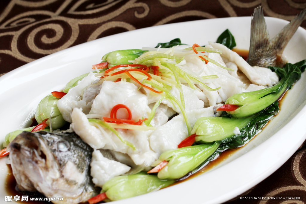 生汆鲈鱼