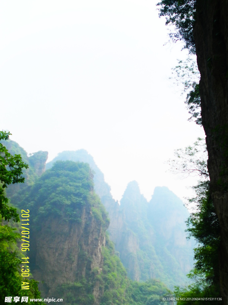 奇峰峻秀