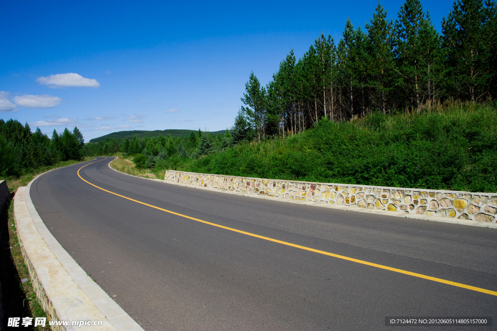 乌兰布统 公路