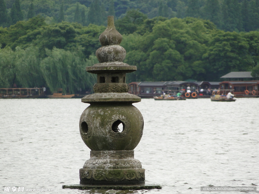 水中葫芦雕塑
