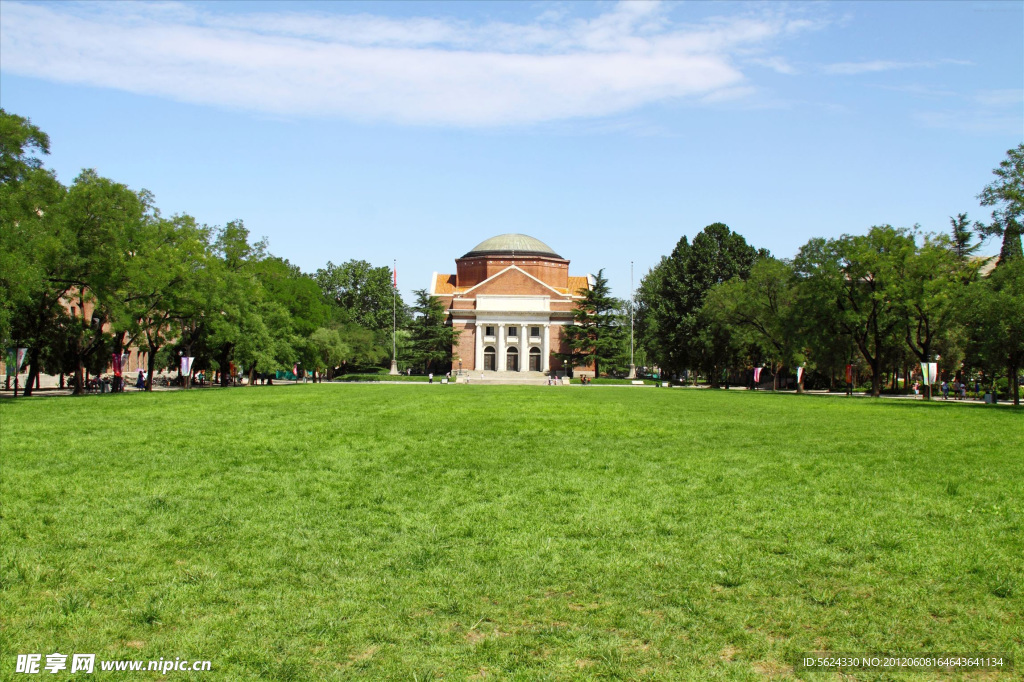 大学校园 高校 草地