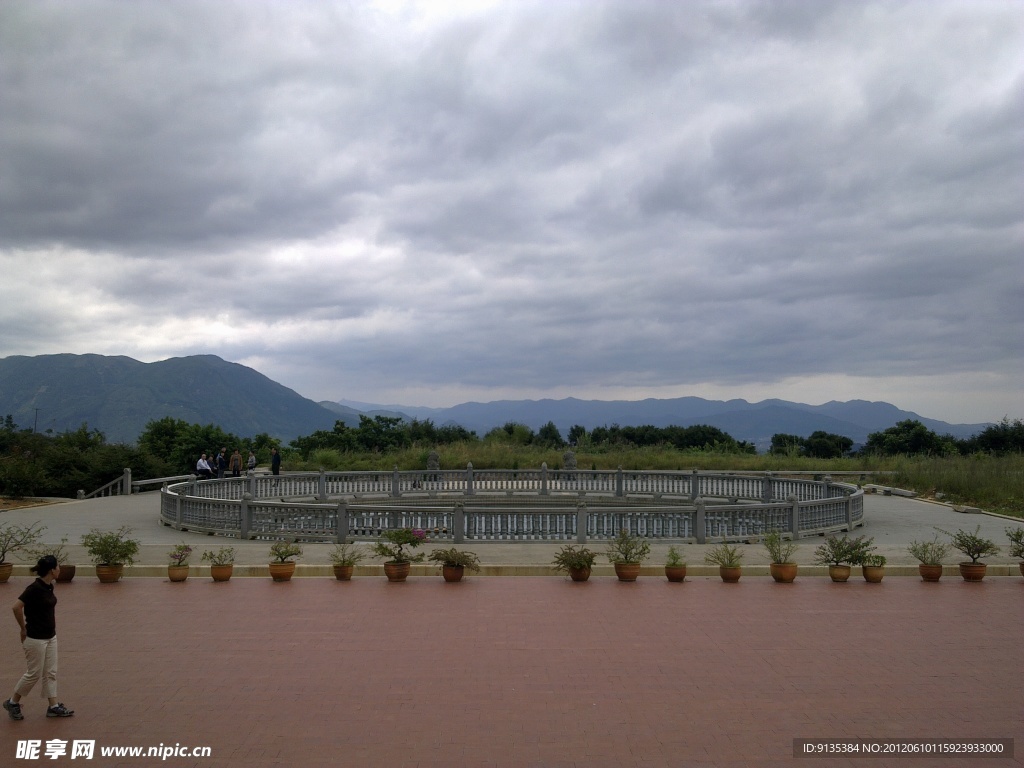 灵山寺远眺