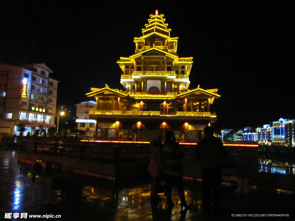 高塔夜景