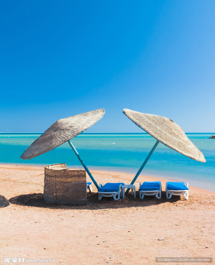 遮阳伞 躺椅 沙滩