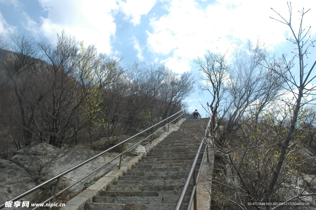 嵩山上山陡峭阶梯