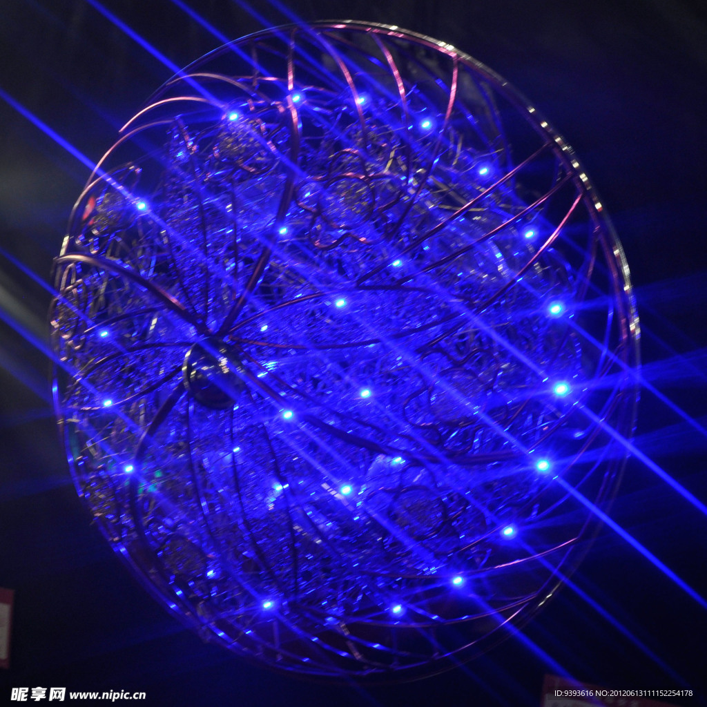 LED现代灯具