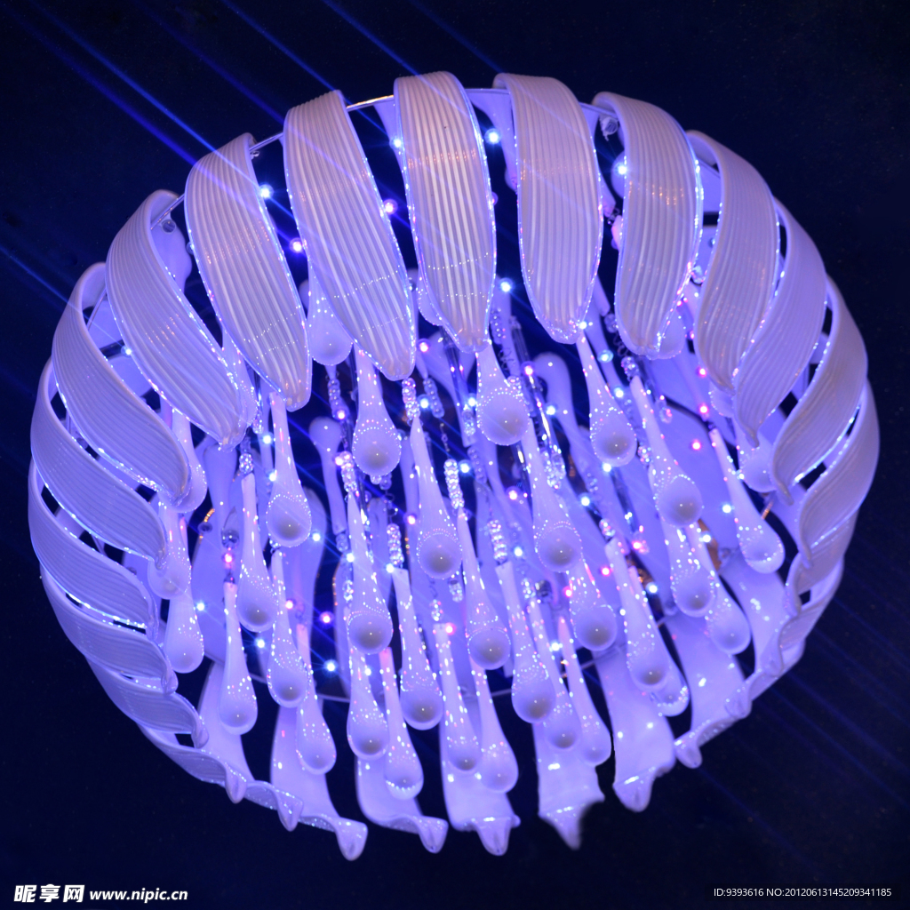 LED现代灯具