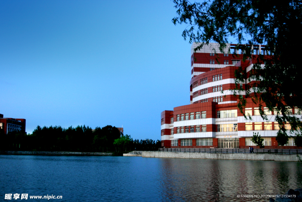 东北石油大学图书馆