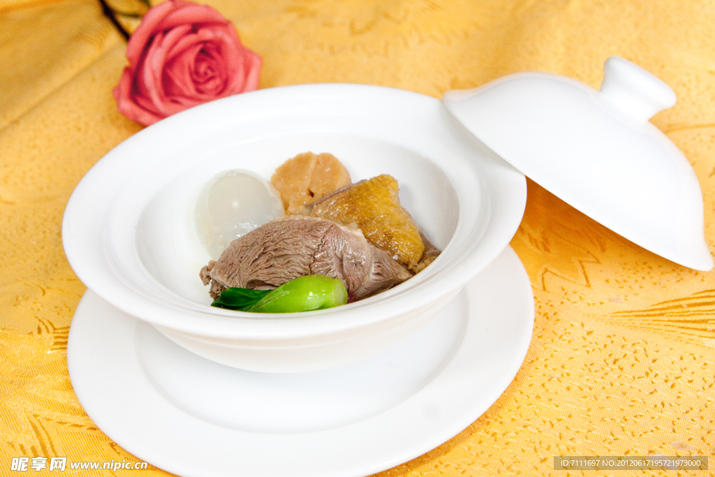瑶柱乳鸽鸽蛋盅