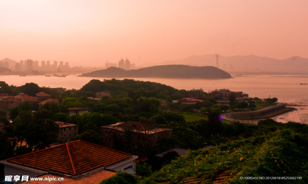 远眺大海对岸