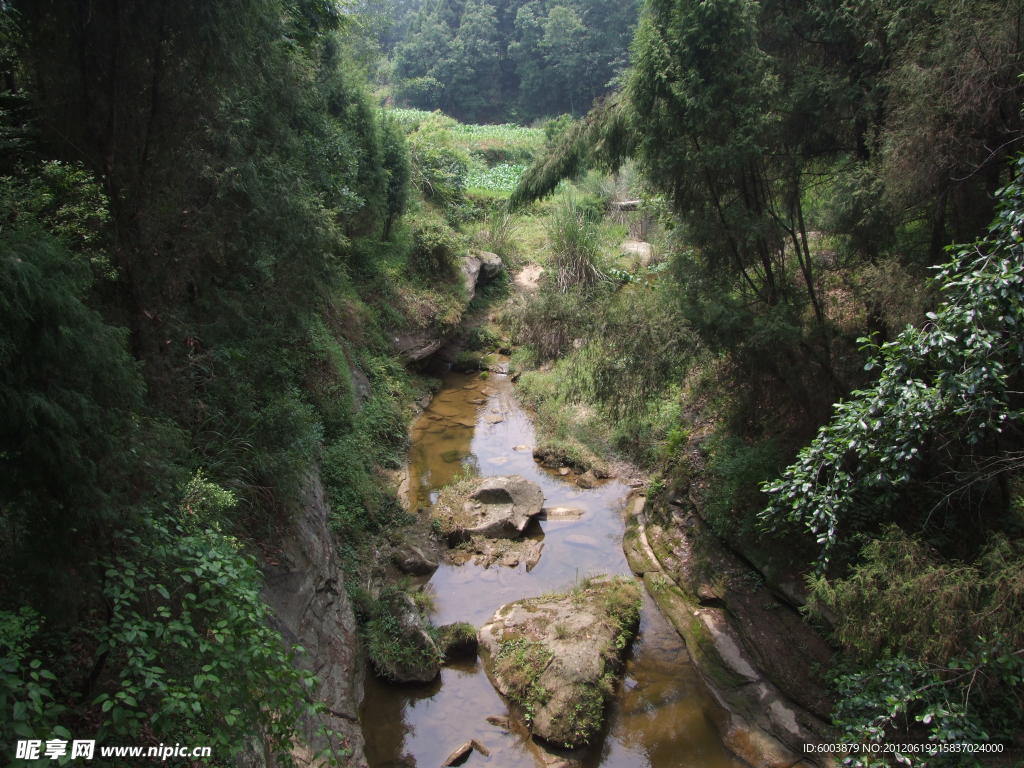 河流 小溪