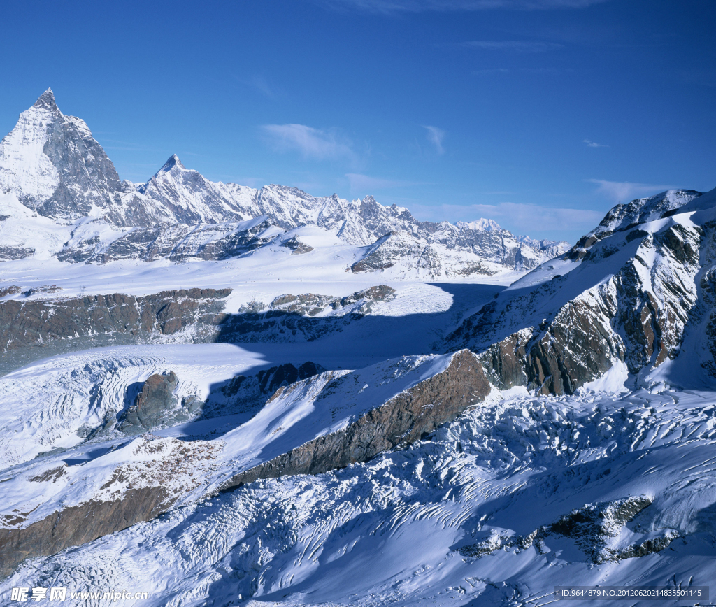 冬日山脉雪景