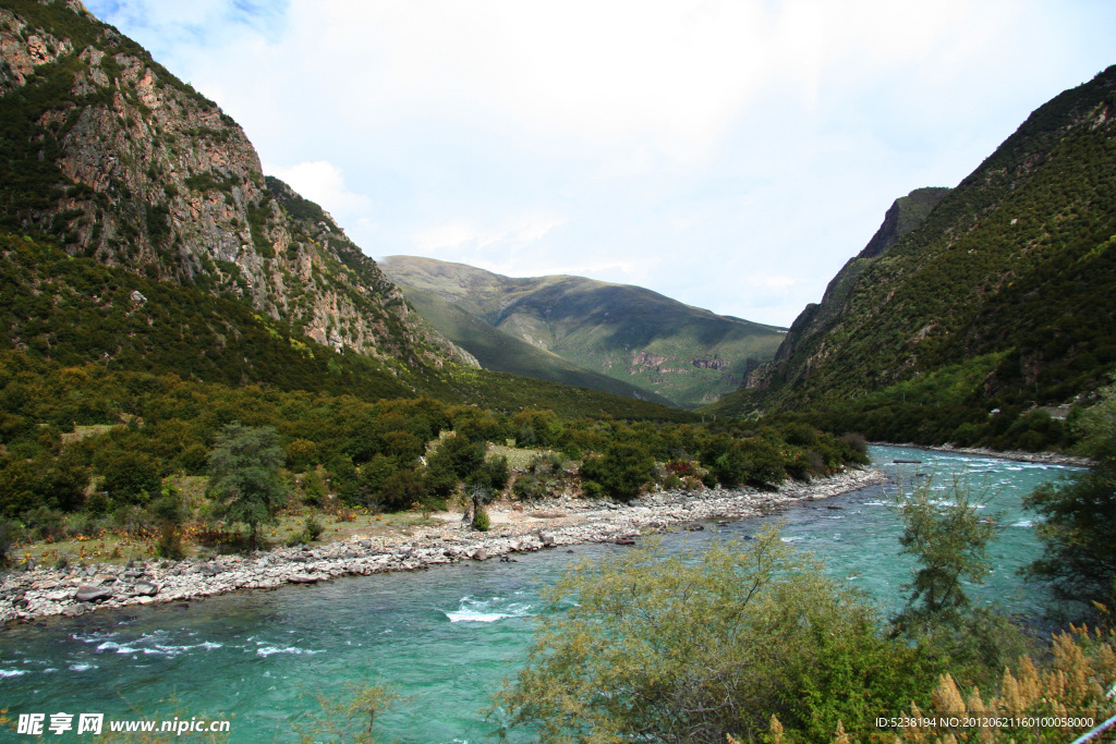 高山河谷