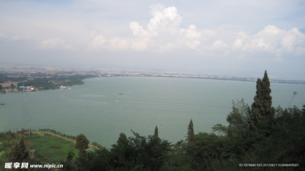 滇池
