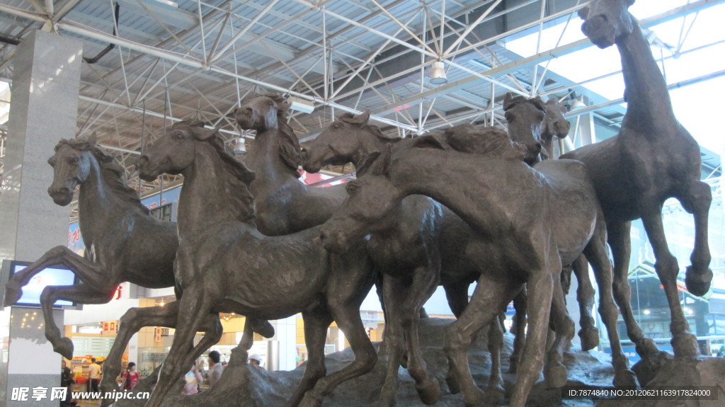 昆明火车站雕塑