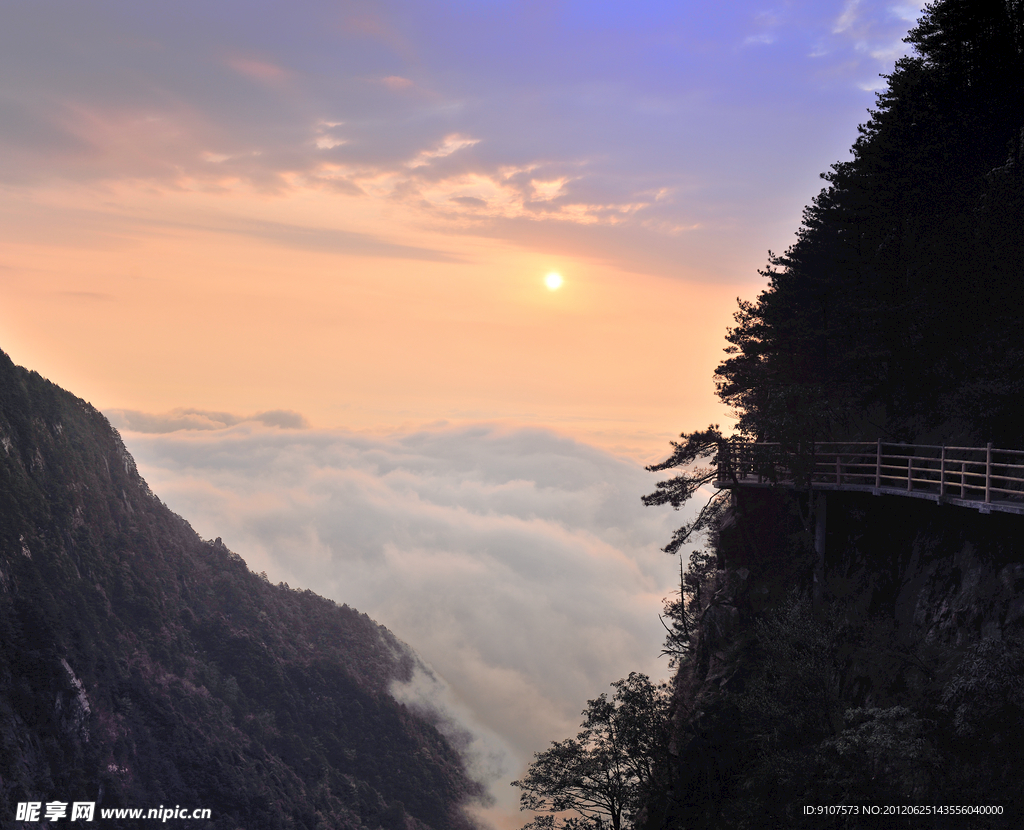 明月山日出