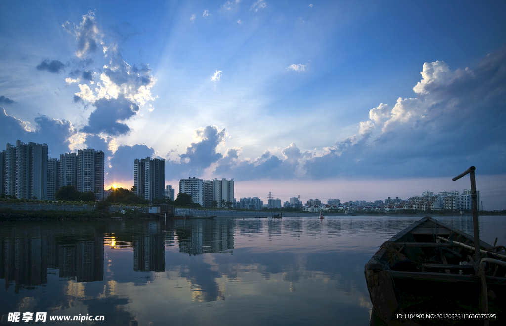 南渡江夕照