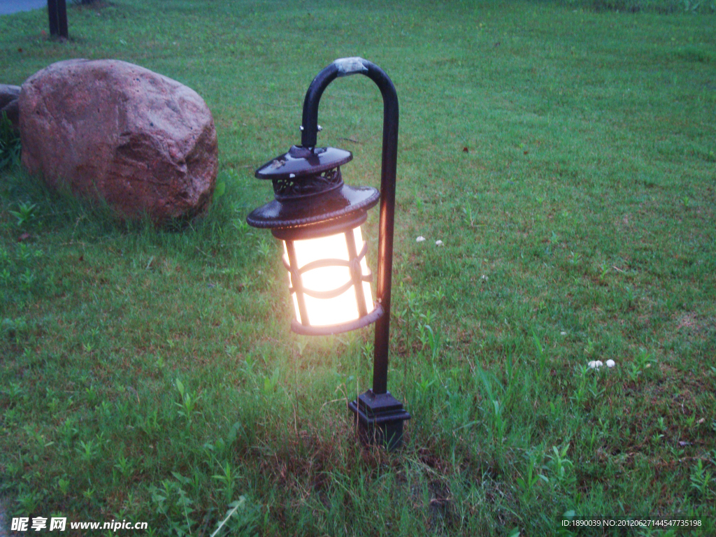 简约北欧台灯 亚克力LED小夜灯 床头卧室装饰台灯 3D灯 木头台灯-阿里巴巴
