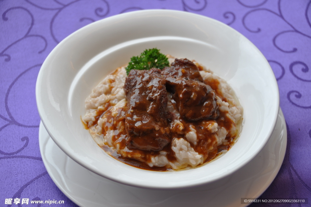 红酒牛肉饭