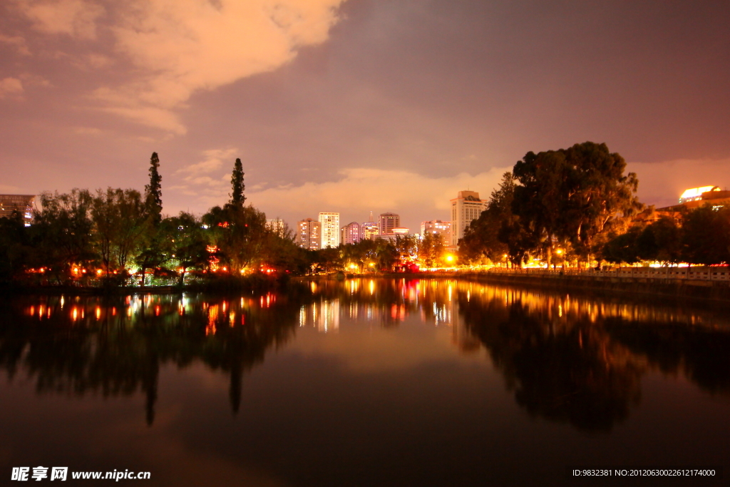 翠湖全景