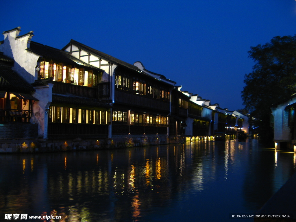 乌镇河边夜景
