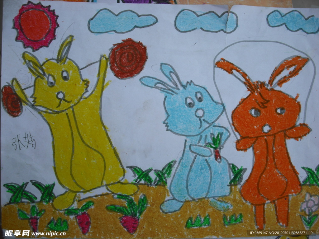 儿童蜡笔画三只小兔