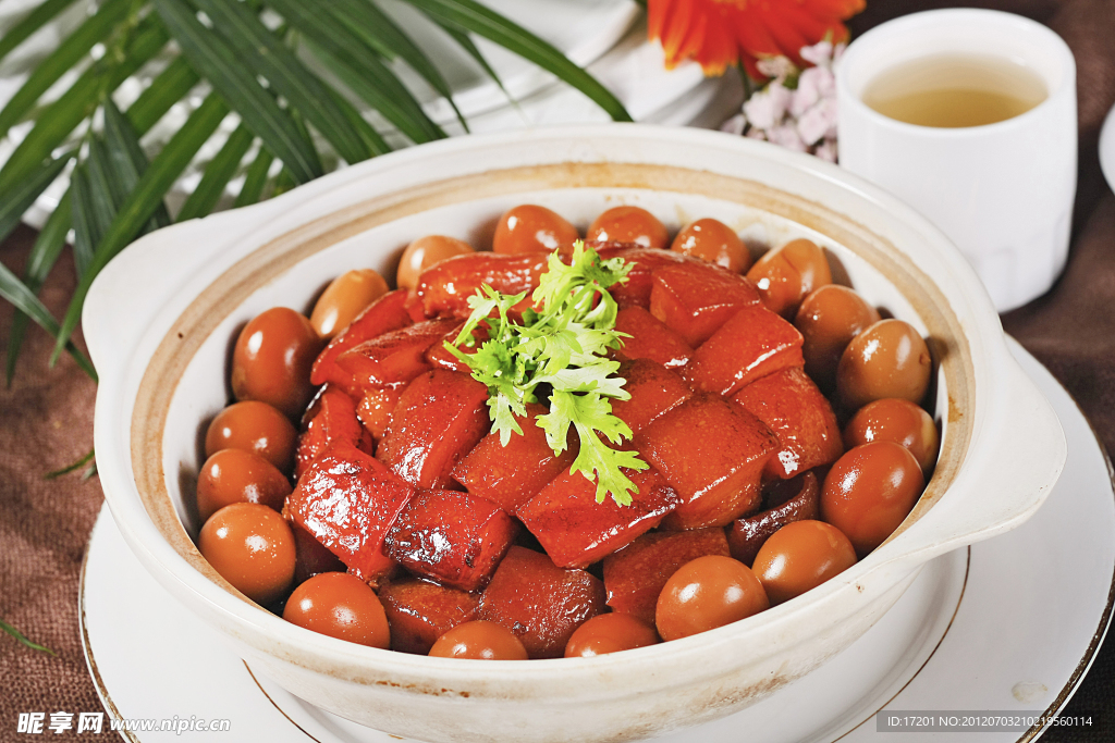 卤蛋红烧肉