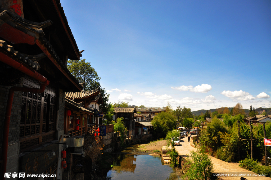 丽江束河古镇建筑全景